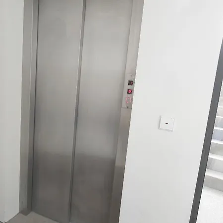 Between River And Sea Apartment