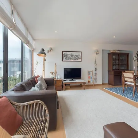 Between River And Sea * פורטו