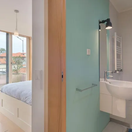 Between River And Sea * פורטו